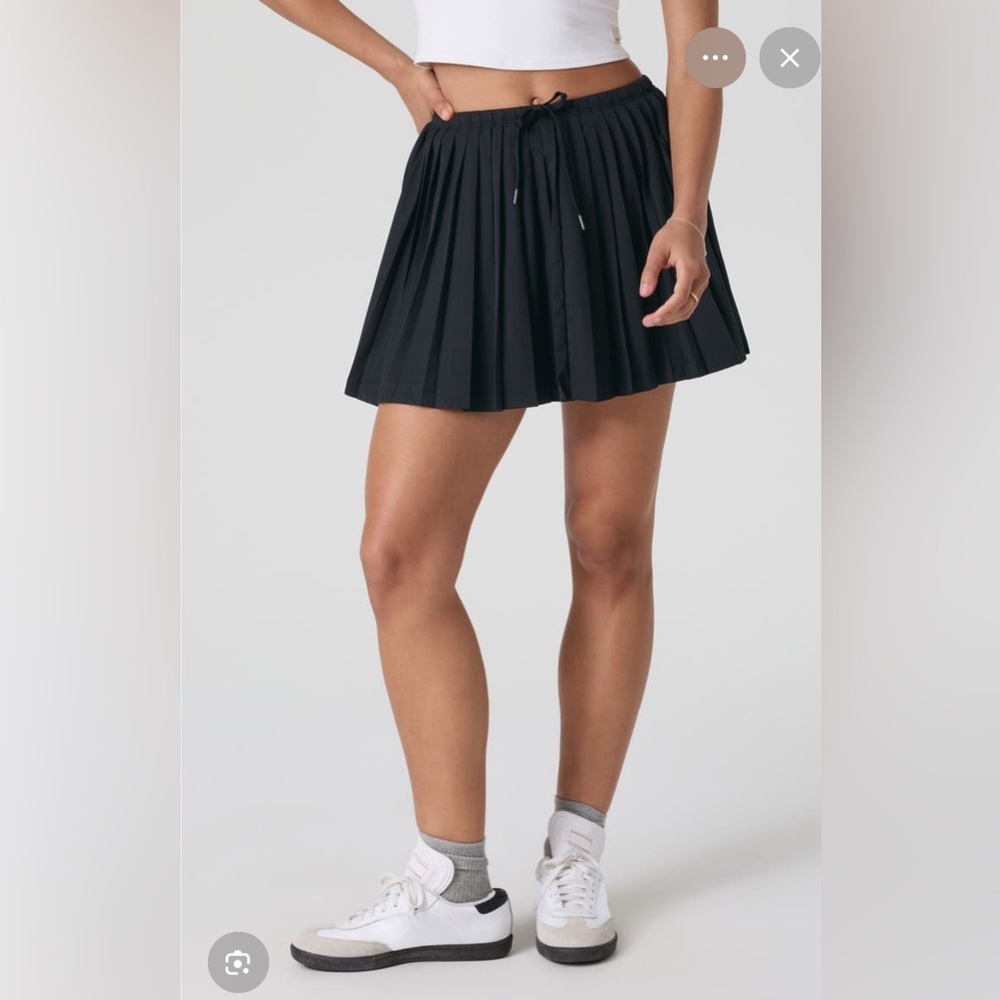 Vuori Black Circle Skirt with Elastic Waist